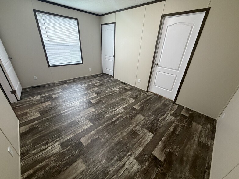 Building Photo - 38070 Ducharme Dr