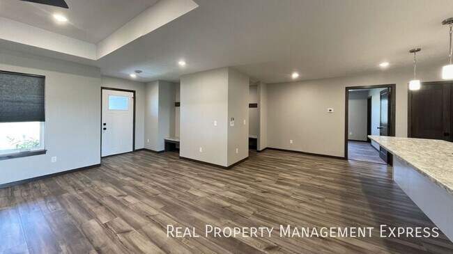 Building Photo - 4507 E 53rd St