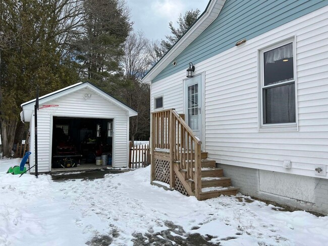 Building Photo - Spacious 3-Bedroom Home