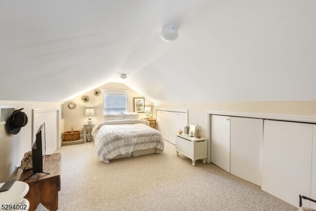 Building Photo - 85 Carteret St