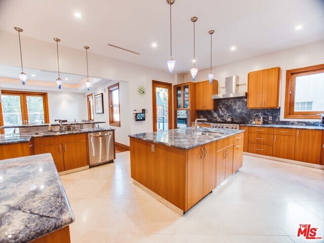 Building Photo - 9033 Cresta Dr