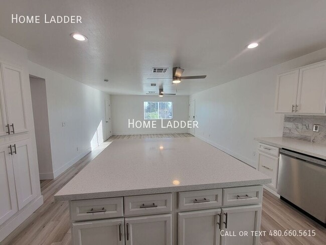 Building Photo - 2301 N 27th St