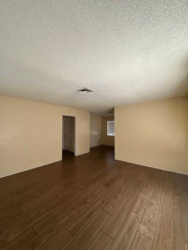 Building Photo - Must see Home!