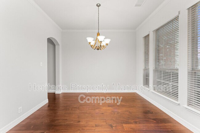 Building Photo - 11 Sable Valley