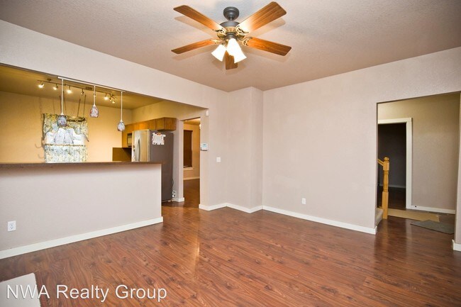 Building Photo - 3 br, 2 bath House - 700 E. Spruce Street