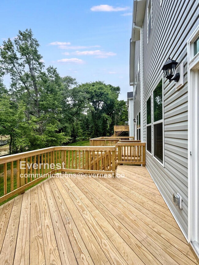 Building Photo - 305 Pawley Dr