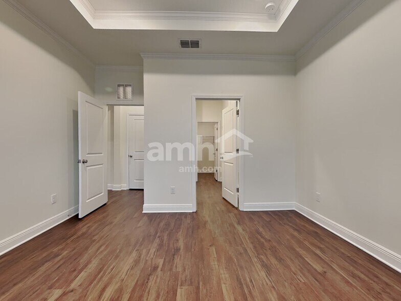 Building Photo - 27550 St Andrews Ave