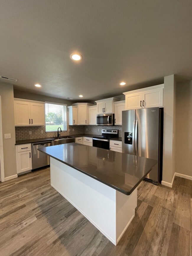 Building Photo - Luxury Townhome Living in South Bismarck location!