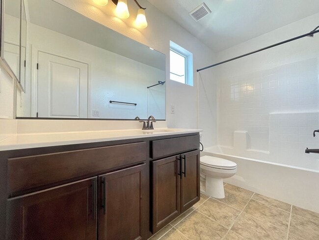 Building Photo - Amazing 3 bedroom in master planned commun...
