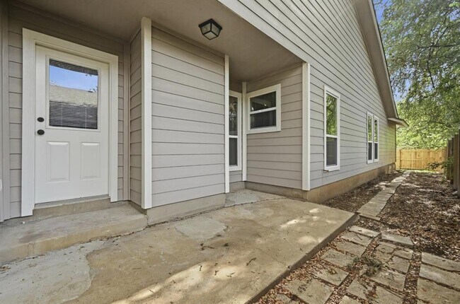 Building Photo - 2514 Howellwood Wy
