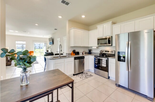 Building Photo - 89 Pomona Way