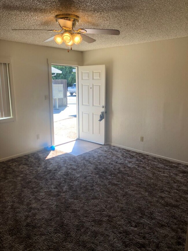 Building Photo - 2512 Standiford Ave