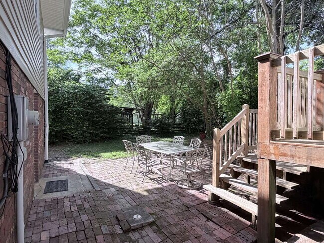 Building Photo - 725 Wildflower Ln