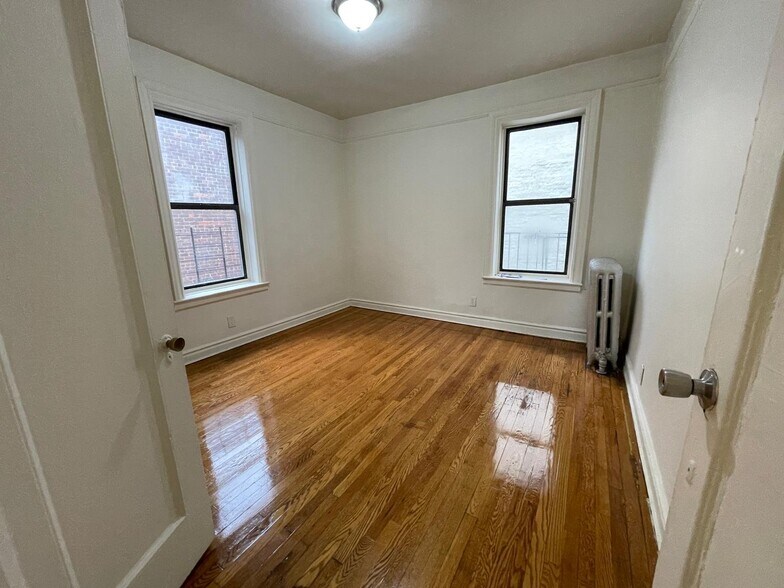 Building Photo - 142 W 238th St