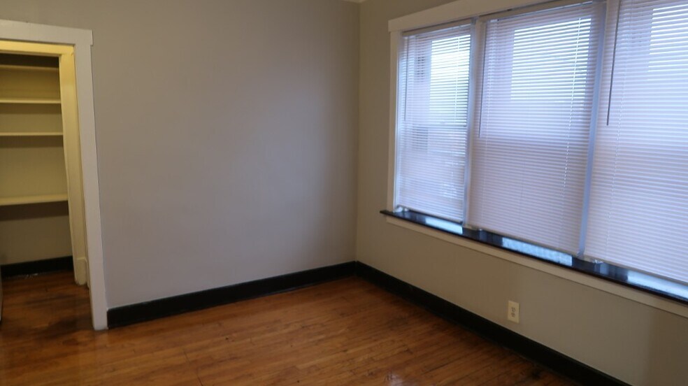 Building Photo - 4354 N Elston Ave