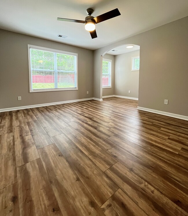 Building Photo - 14 Crestbrook Dr