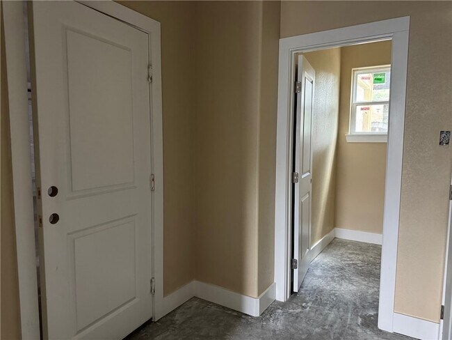 Building Photo - 807 S Coulter Dr