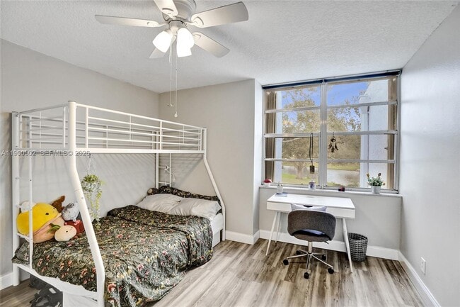 Building Photo - 9451 Live Oak Pl