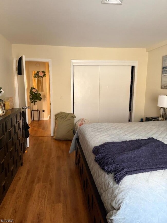 Building Photo - 43 Chestnut St