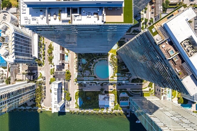 Building Photo - 650 NE 32nd St