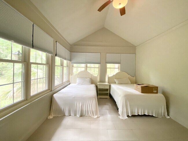 Building Photo - Home in Hilton Head Plantation for Rent! (...