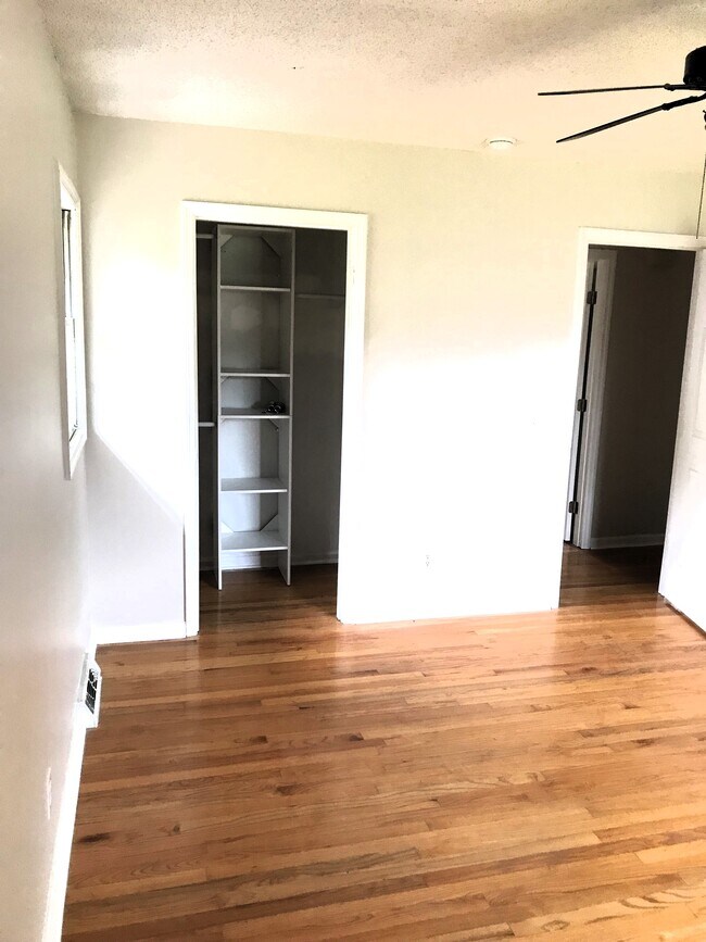 Master Bedroom - 109 S Crestwood Dr