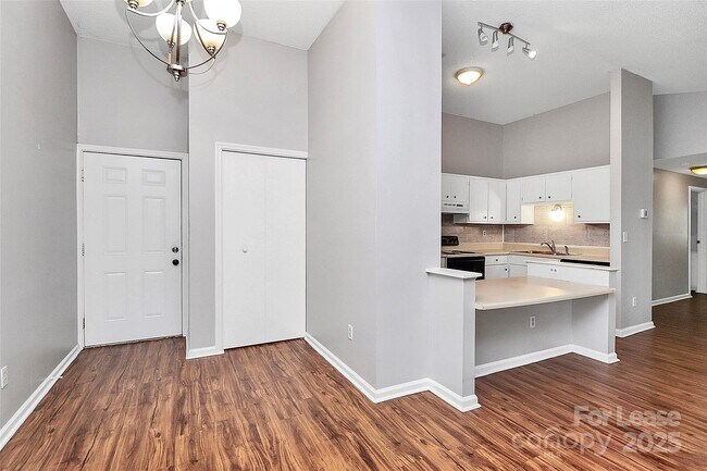 Building Photo - 7530 Pebblestone Dr