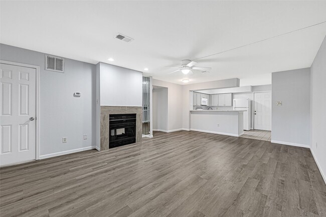 Building Photo - 16800 Sugar Pine Dr