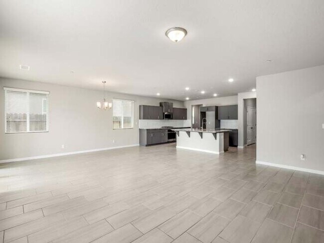 Building Photo - Summer Special $400 OFF!!! 1st Month!!!