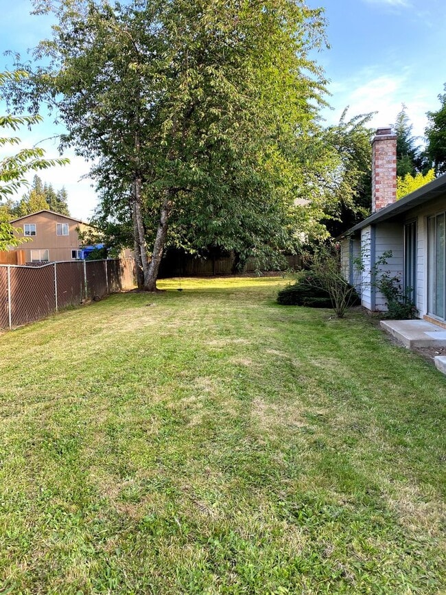 Building Photo - Spacious 4 Bedroom, 2 Bath Home with Large Yard -