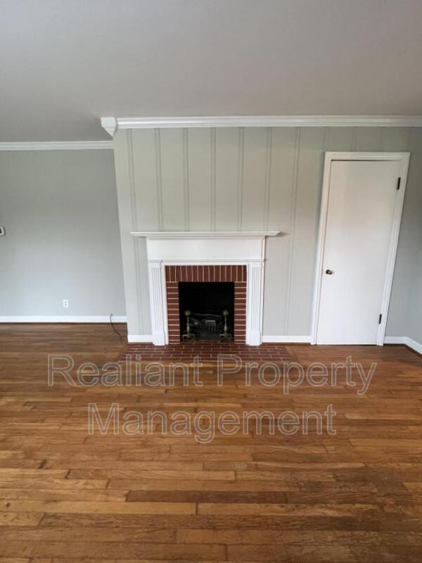 Building Photo - 1940 Pershing Rd