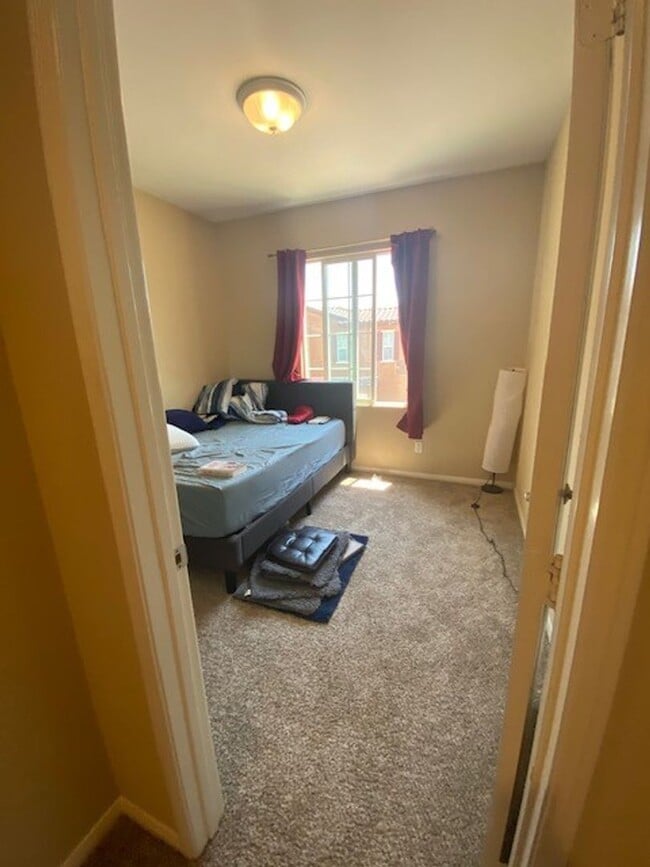 Building Photo - Beautiful, Must See 3 Bed, 2.5 Bath Town H...