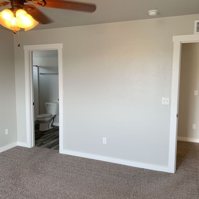 Building Photo - Pet Friendly Caldwell Home!