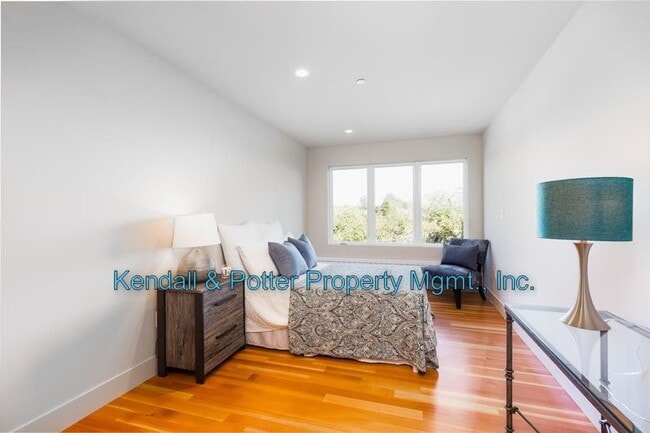 Building Photo - Sunny Paradise located in the Heart of Capitola!