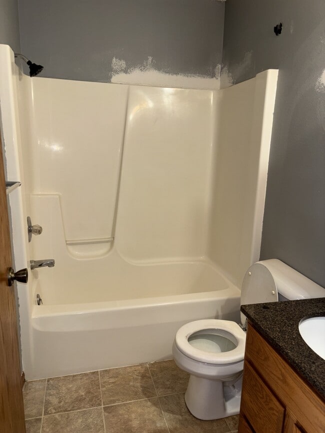 Building Photo - 308 W Elm St