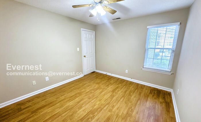 Building Photo - 319 Waters Edge Ln