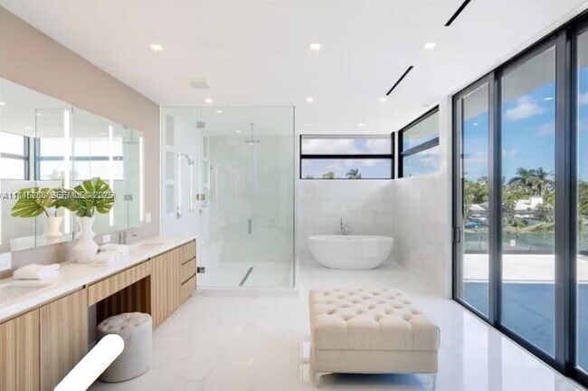 Building Photo - 1248 NE 89th St