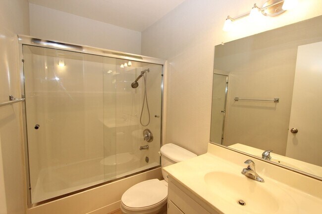 Building Photo - Light and bright 2 bedroom 2 bathroom condo available April 25, 2025