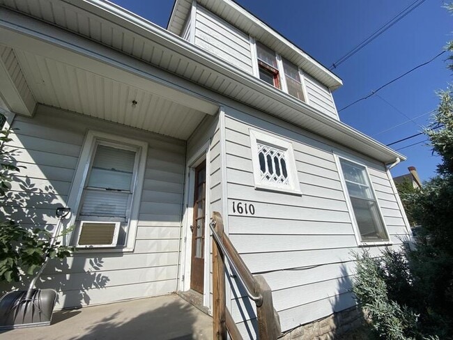 Primary Photo - 1610 Pebrican Ave