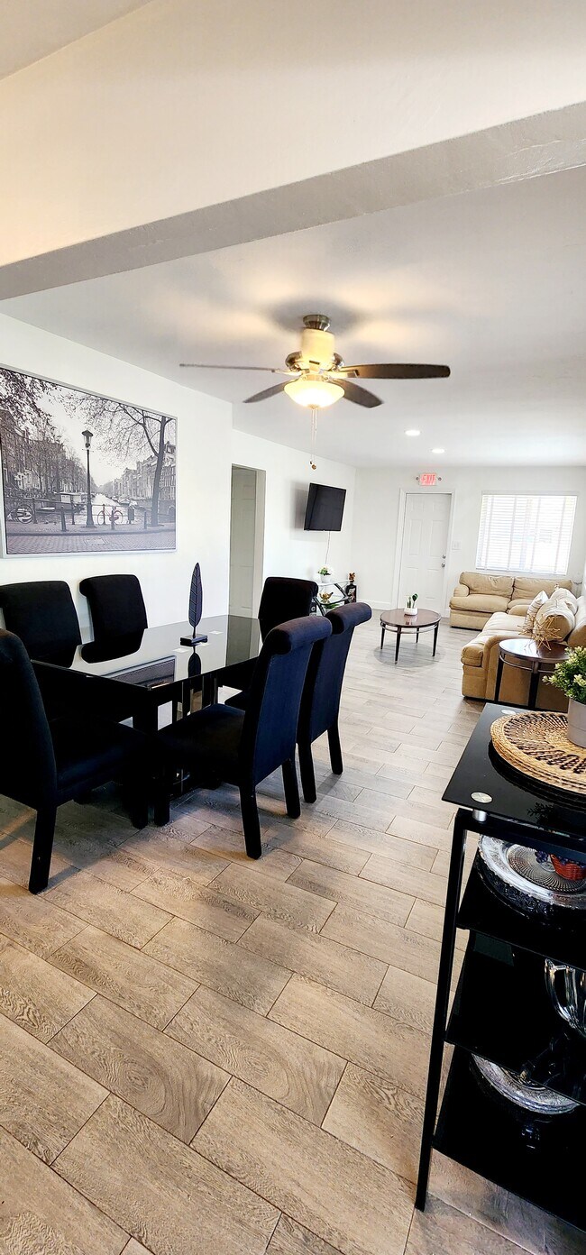 Building Photo - 1901 Wiley St