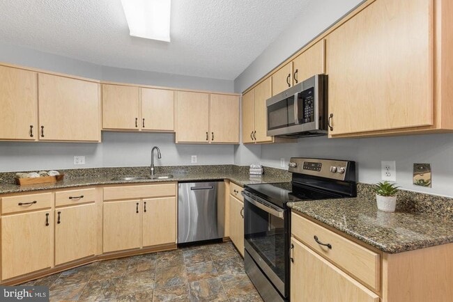 Building Photo - 14801 Pennfield Cir
