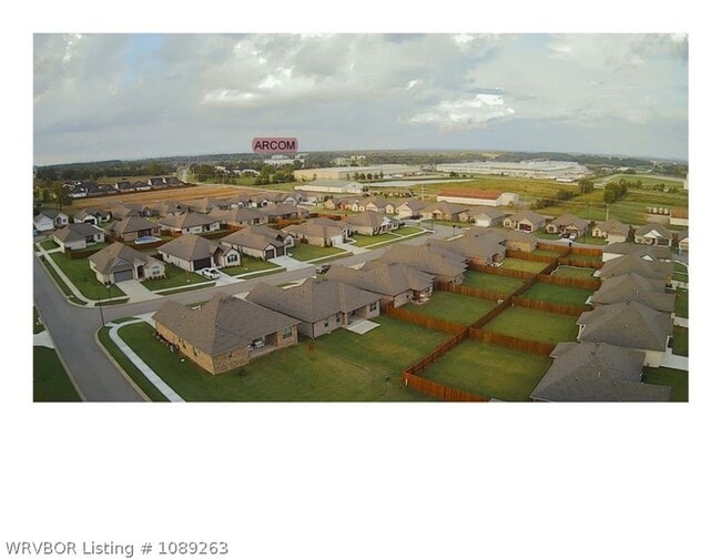 Building Photo - 9000 Mayswood Pl