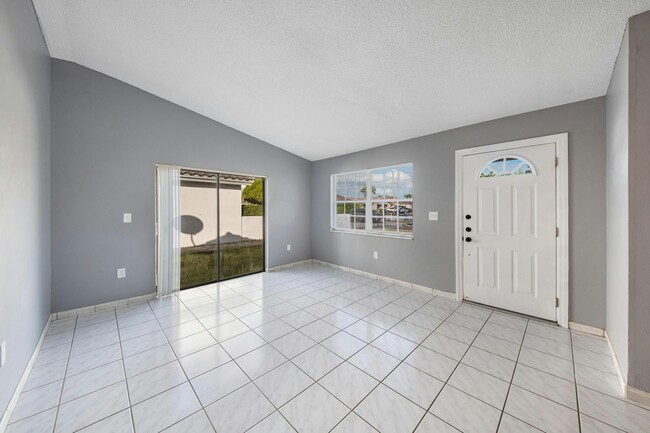 Building Photo - 2348 SW 138th Pl