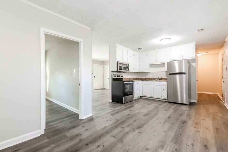 Building Photo - 494 Clara Dr