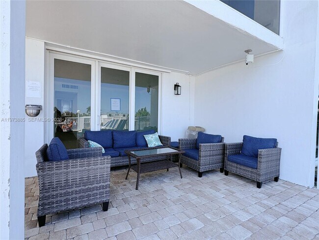 Building Photo - 3100 NE 49th St