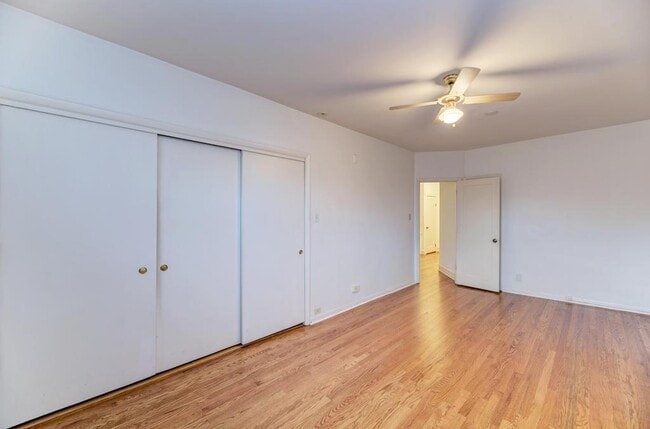 Building Photo - 6833 S Cregier Ave