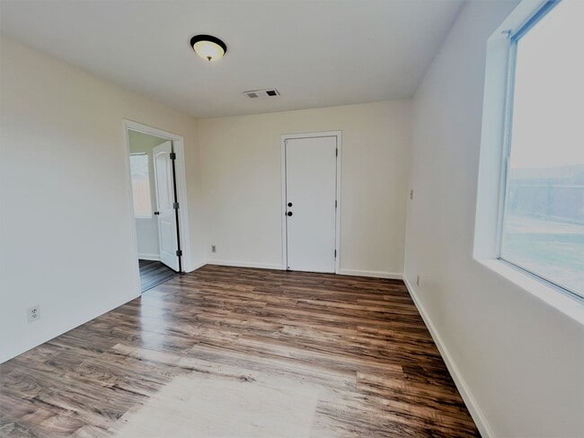 Building Photo - Renovated 4-bedroom home!