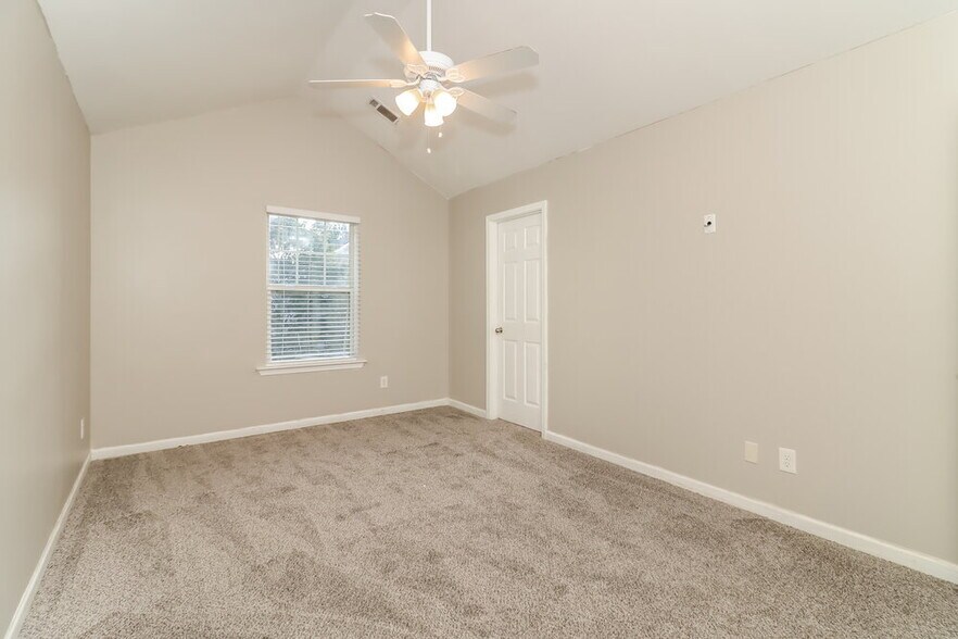 Building Photo - 38 Bollen Ln