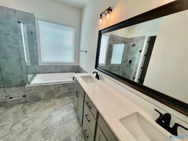 Building Photo - 330 Silo Ln