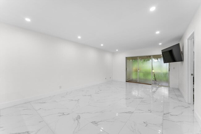 Building Photo - 265 Cape Cod Cir